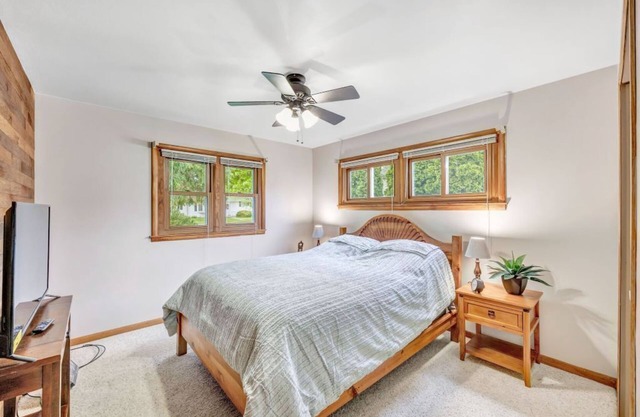 Well maintained home. Close to events. EAA, Packer games, Mile of Music. nnn