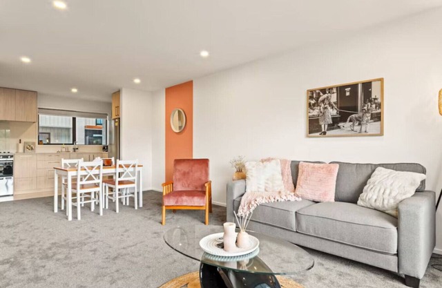 Well-styled Vibrant 2 Bed Home