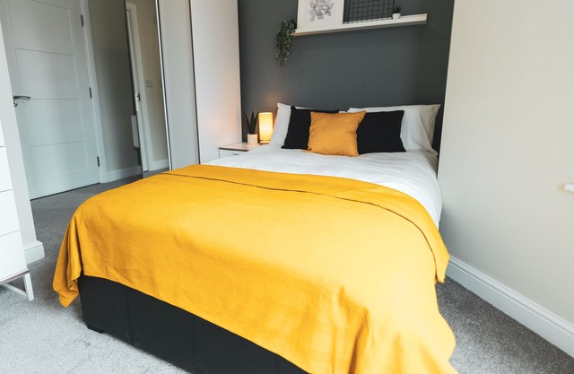 Wellington House Apartment 3 close to Manchester Airport