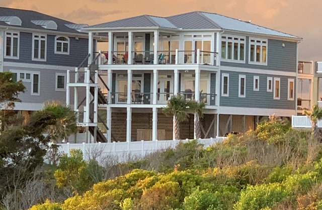 West End, Oceanfront, Heated Pool, Hot Tub, Elevator, Dogs OK, October discount!