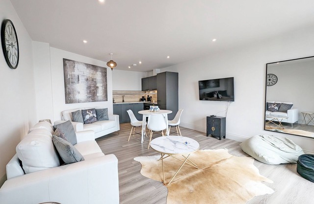 West Lodge, Bognor Regis - a flat that sleeps 4 guests in 2 bedrooms