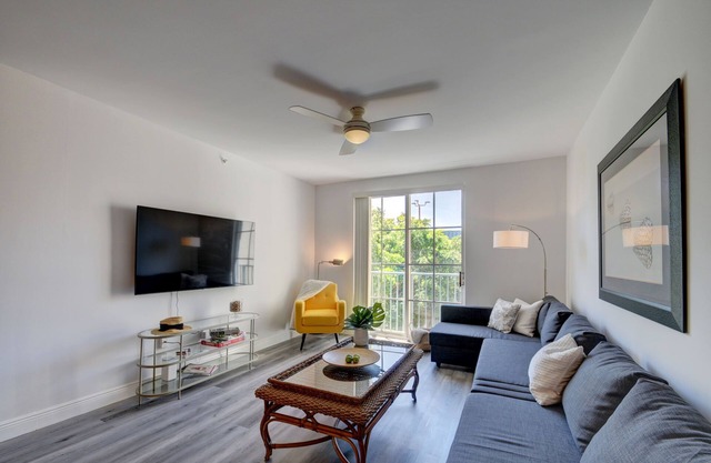 WEST PALM BEACH CONDOMINIUM APARTMENT - PRIME LOCATION AT CITY PLACE