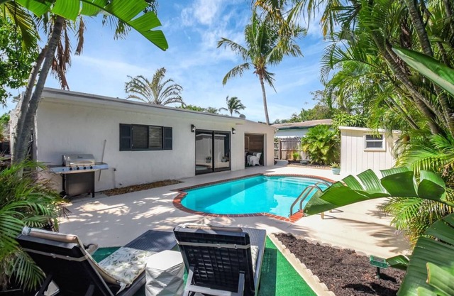 West Palm Beach Oasis | Private Pool Retreat & Open Air Lounge | King Bed & 2 Queen Beds | Grill