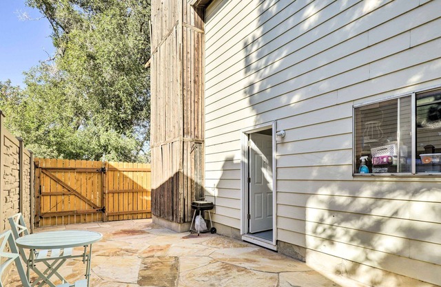 West Valley City Duplex ~ 13 Mi to Downtown SLC!