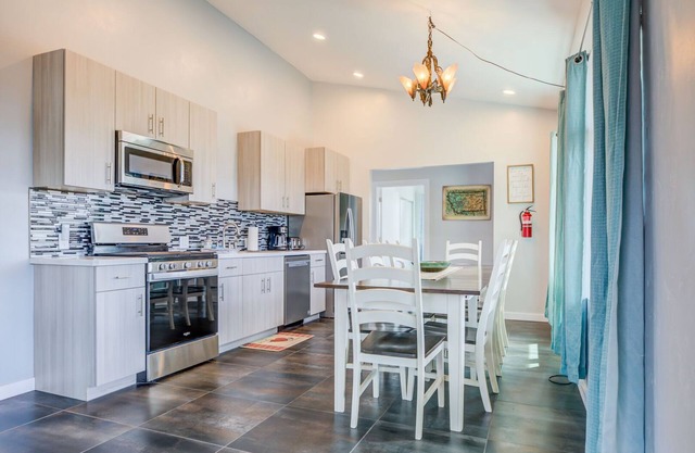West Yellowstone | Walk to Shops & Dining | Private Balcony Castle Z