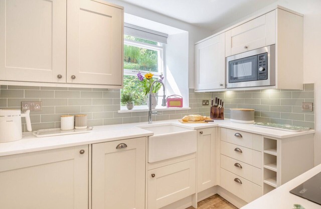 Western Cottage - Three Bedroom House, Sleeps 5
