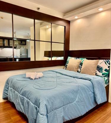 WestParc Cedar Cozy Apartment in the Heart of Alabang