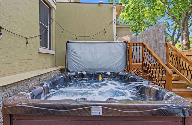 Westport Oasis - Game Room and Private Hot Tub!