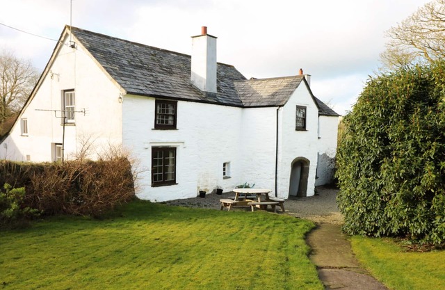 WESTROOSE FARM HOUSE, family friendly, with open fire in Camelford