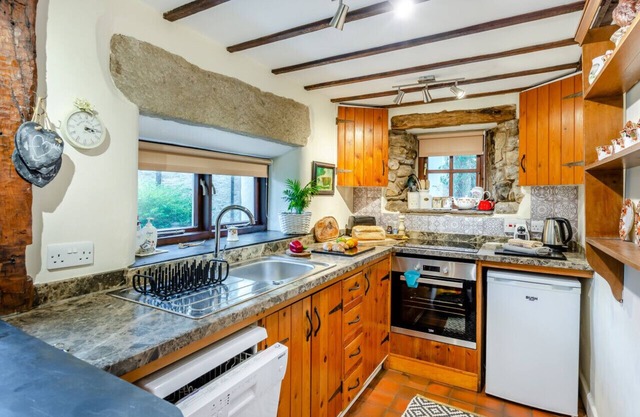 Westside Cottage - Two Bedroom House, Sleeps 4