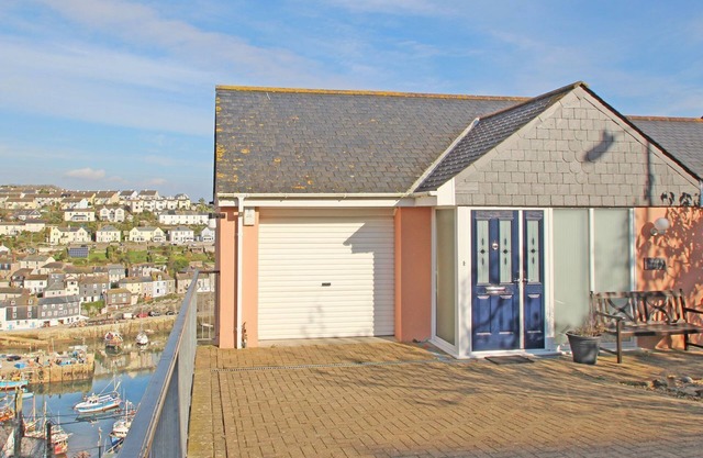 WHEAL KENDALL, family friendly, country holiday cottage in Mevagissey