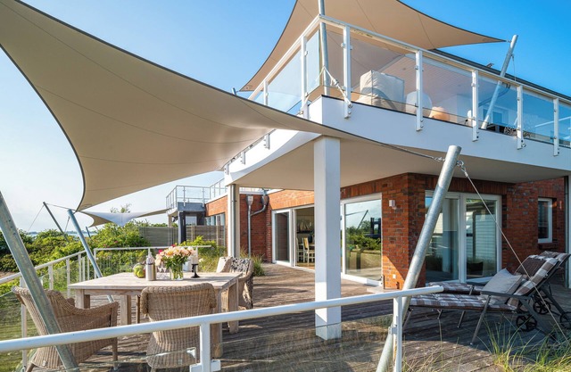 Wheelchair-accessible Baltic Sea apartment "Hafenkino" with large terrace by the water