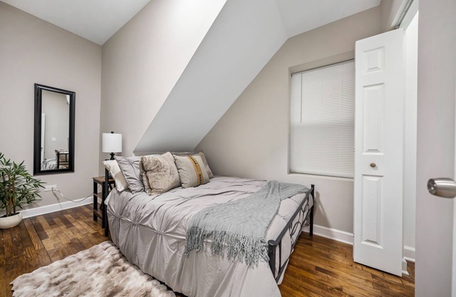 Where comfort begins- 2 bedrooms apartment, 15 min from Chicago