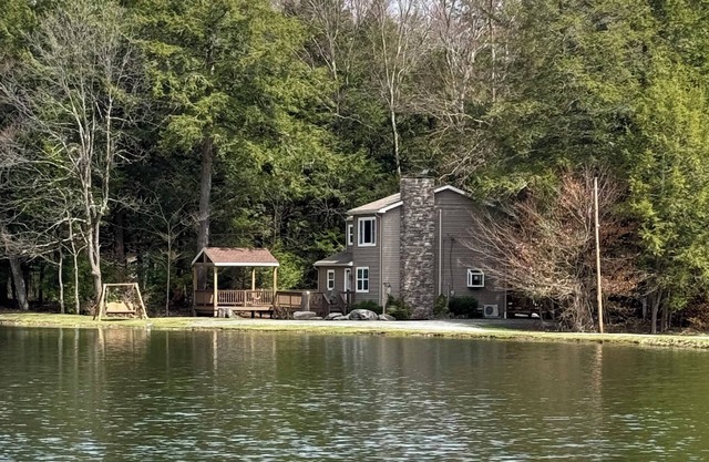 Whispering Creek Lodge - Water views from every window
