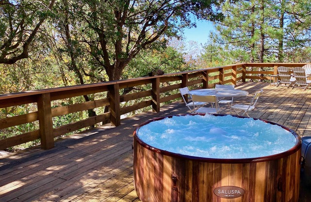 Whispering Ridge Cabin with Spa & Mountain Bliss