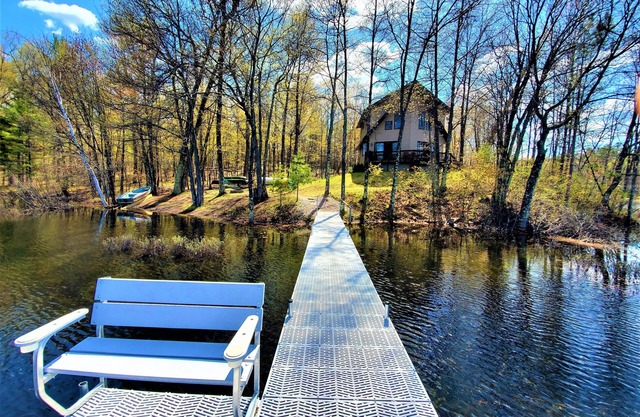 WHISPERS OF THE WILDERNESS - Minocqua Area Lake Home