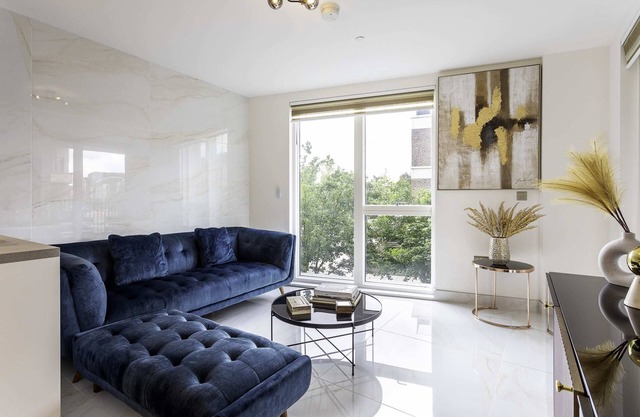 White Elegant Tranquility, Park Side Life