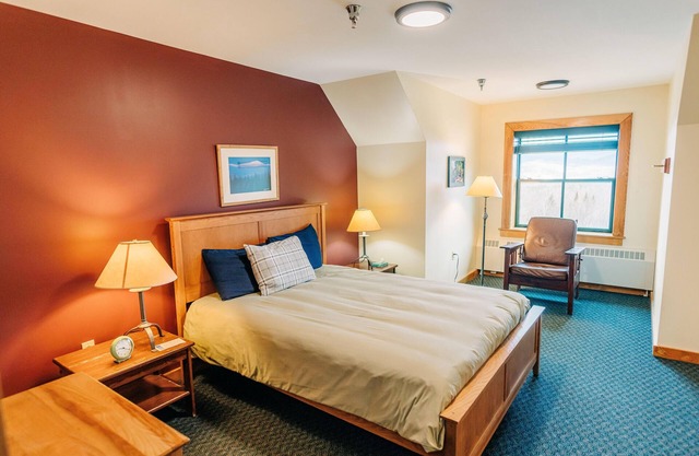 White Mountains Basecamp, Gear Library, Breakfast, Onsite Trailhead, Shared Bath