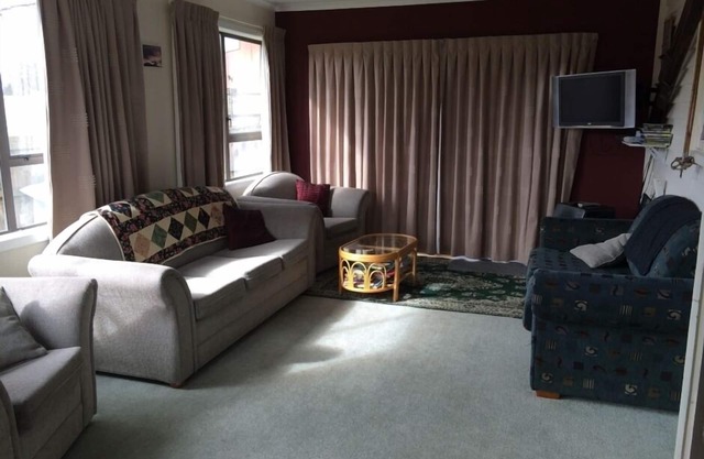 White Peakes Lodge - fully furnished house