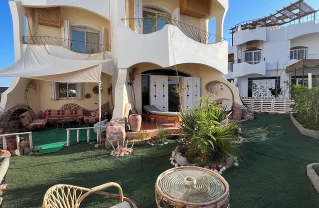 WHITE VILLA NO.5