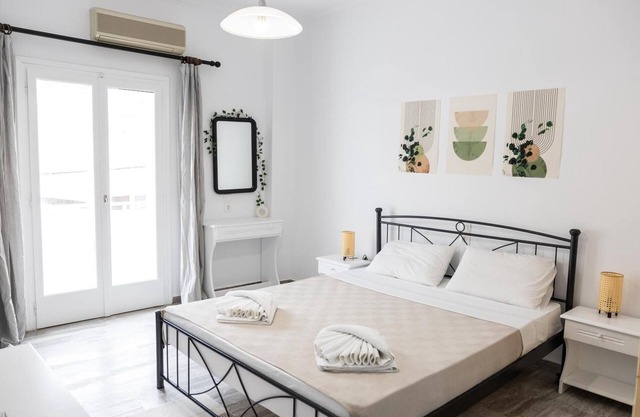 White wave studio 2 Santorini