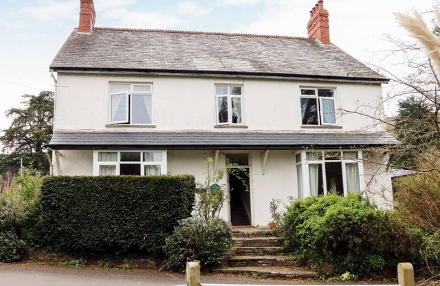 WHITES MEADOW, pet friendly, character holiday cottage in Bicknoller