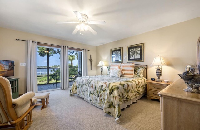 Whitman Point Townhome Unit A is Gulf Front with Sunsets & fishing pier