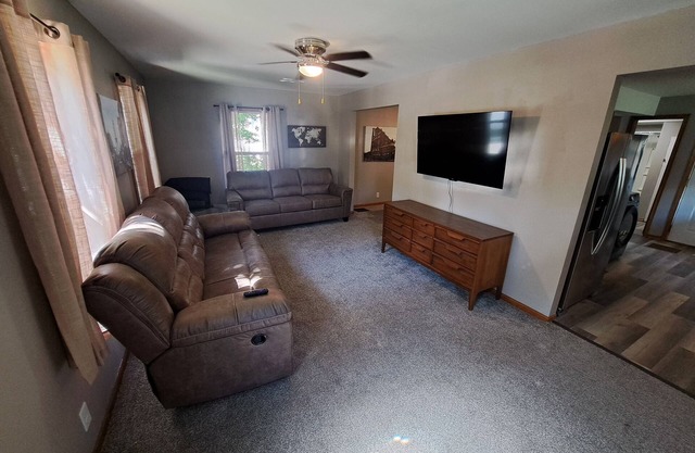 Whole Home by Heritage Trail, quiet street, outdoor games