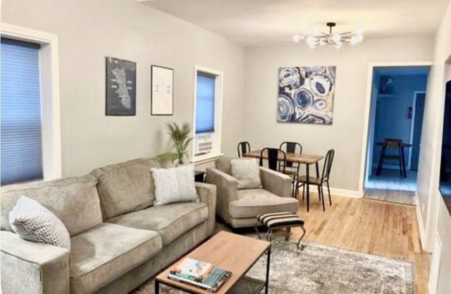 Wicker Park 2Bdrm Near Downtown & Salt Shed Weekend Special 149.00 August 22-24