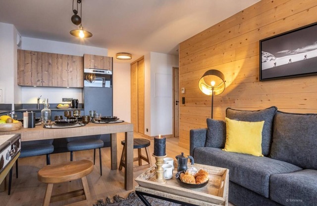 Wifi, 300m from ski slopes, swimming pool, sauna, hammam, terrace, balcony, parking, ski locker