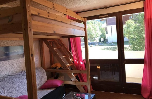 Wifi, ski-in/ski-out & foot of the slopes, 1st floor, balcony, tv, ski locker, 24m², Villard de Lans