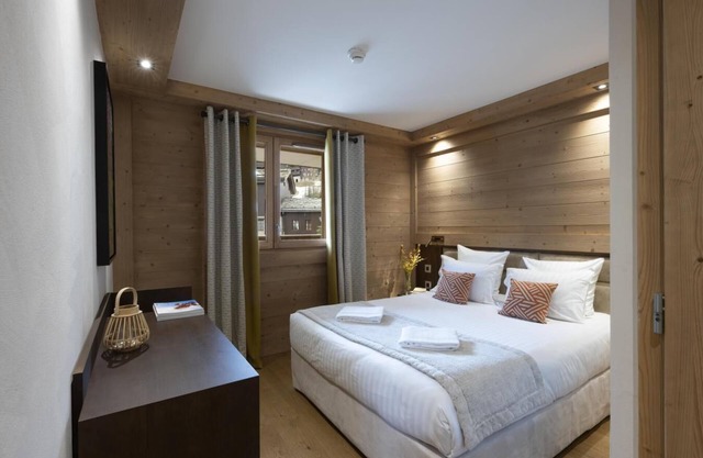 Wifi, ski-in/ski-out & foot of the slopes, fitness, swimming pool, balcony, parking, tv, ski locker