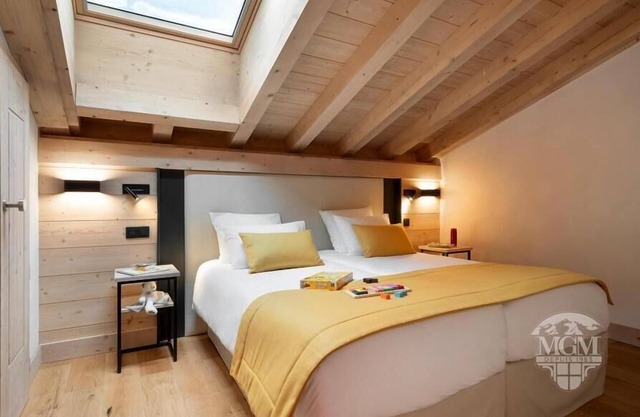 Wifi, ski-in/ski-out & foot of the slopes, view mountain, swimming pool, sauna, hammam, balcony