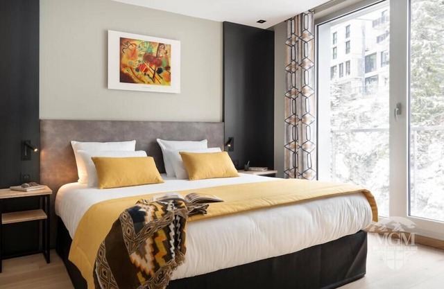 Wifi, ski-in/ski-out & foot of the slopes, view ski slopes, swimming pool, sauna, hammam, balcony