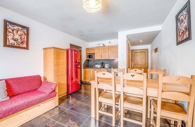 Wifi, ski-in/ski-out & foot of the slopes, 1st floor, terrace, tv, ski locker, 50m², Tignes