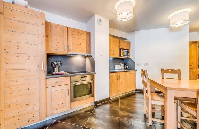 Wifi, ski-in/ski-out & foot of the slopes, 2nd floor, terrace, tv, ski locker, 59m², Tignes