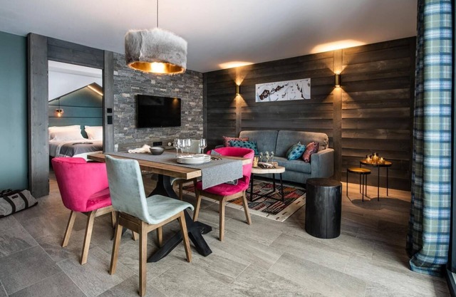 Wifi, ski-in/ski-out & foot of the slopes, fitness, swimming pool, sauna, hammam, balcony