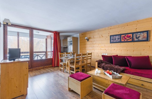 Wifi, swimming pool, balcony, tv, ski locker, 60m², Brides Les Bains