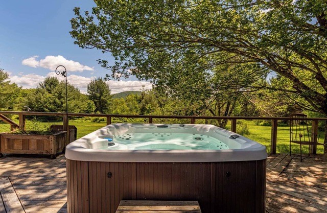 Wildcat Mountain Cabin - Private, Views w/Hot Tub