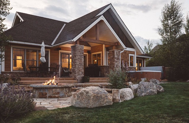 Wildhorse Chalet on Grand Elk - with hot tub!