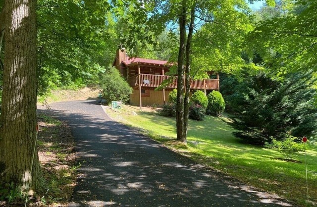 Wildrose Peak Cabin - Beautiful Couple's Cabin with wonderful deck/hot tub.