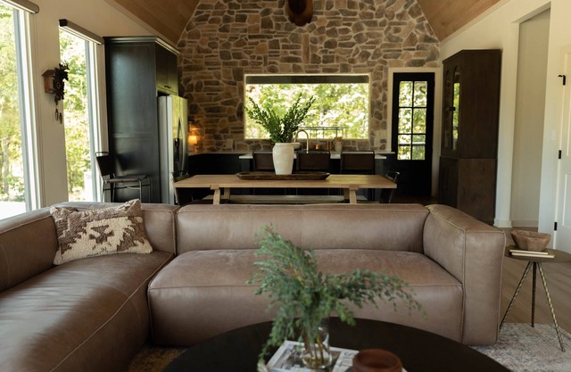 Willow Creek – A Serene Creek Side, Luxury Cabin