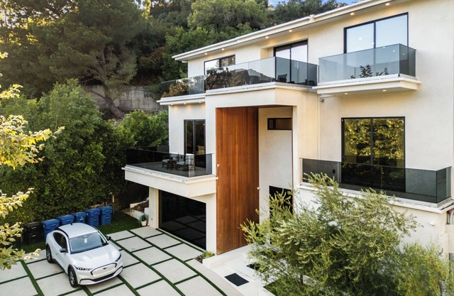 Willow Glen 2 - Warm Contemporary Estate with Open Floor Plan + Pool & Spa