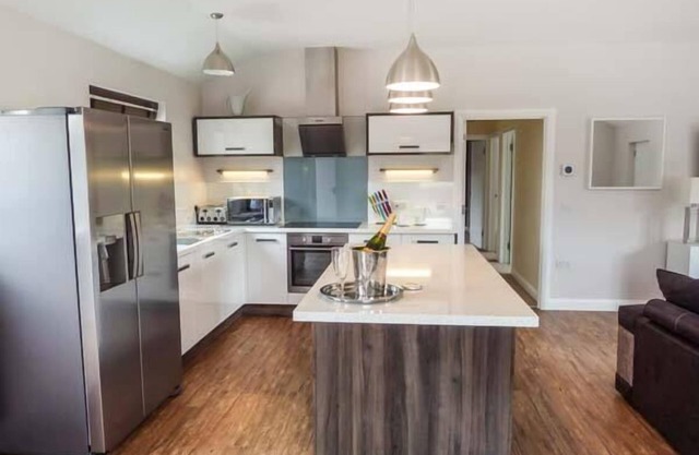 WILLOW LODGE, family friendly, with a garden in Adisham