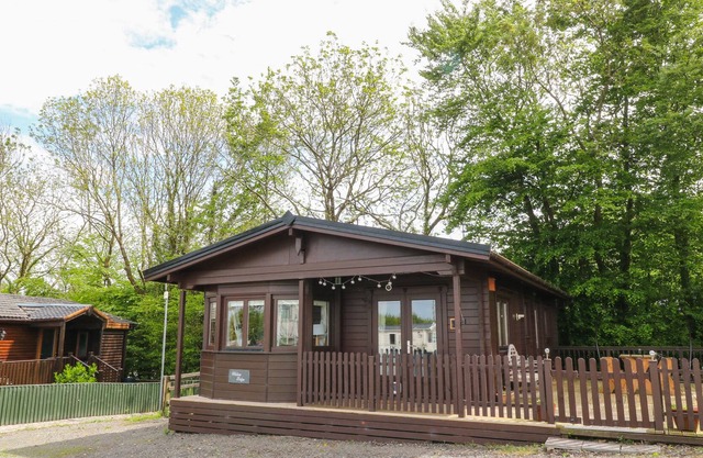 WILLOW LODGE, family friendly, character holiday cottage in Ashwater