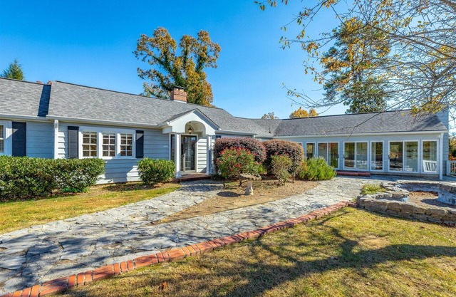 Willow Manor | Grand Views of Lookout Mtn | Sleeps 11 | Dog Friendly | 4 Bed, 2.5 Bath