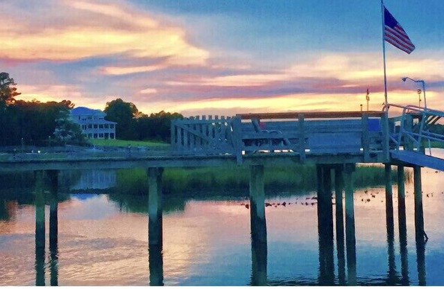 Wilmington Picturesque Waterfront home with Intracoastal views 15 mins to beach