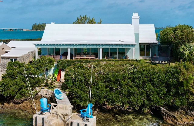 Windward Mark - Newly Renovated & Surrounded By Water