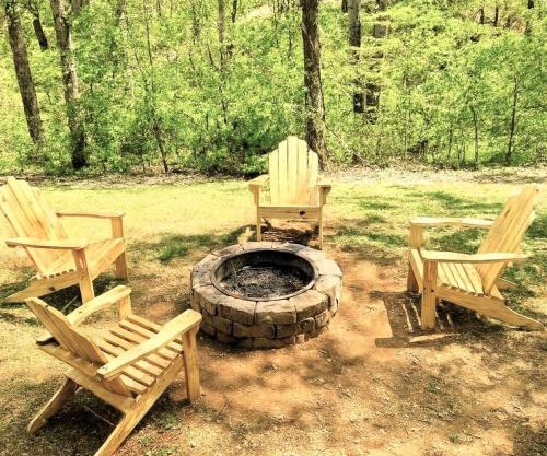 Windy Ridge-Pet-Friendly Smoky Mountain Cabin with Fishing Access, Fenced Yard & Free Tickets