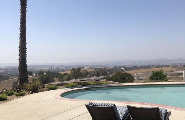 Wine Country Guest Suite With Amazing Views and Pool